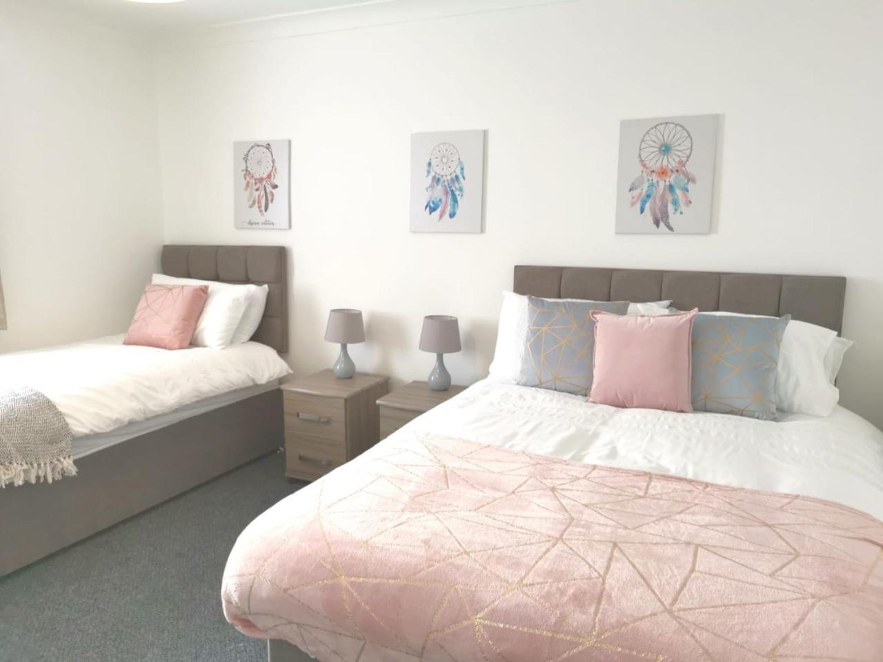 Parking, Smart Tv'S In All Rooms, Central Location Swansea Eksteriør billede