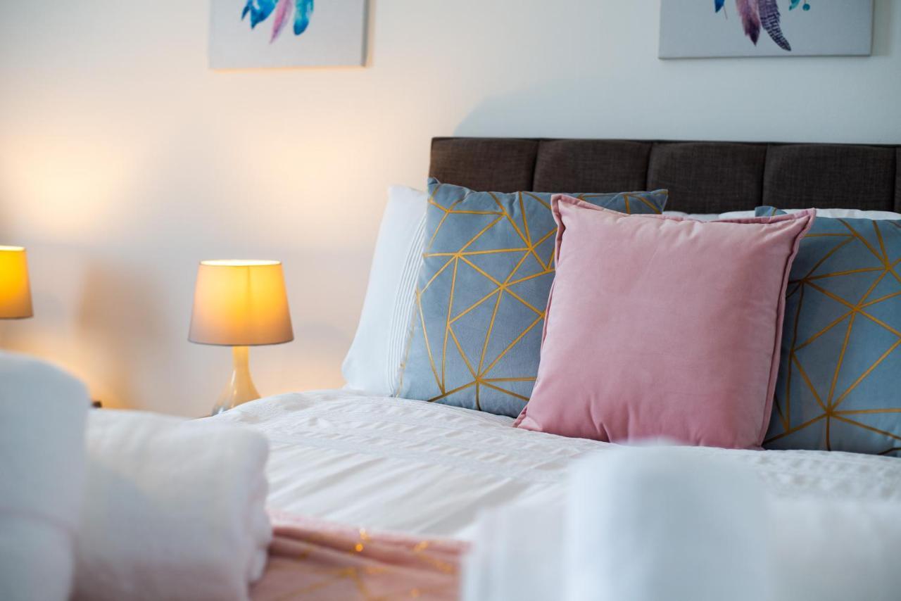 Parking, Smart Tv'S In All Rooms, Central Location Swansea Eksteriør billede