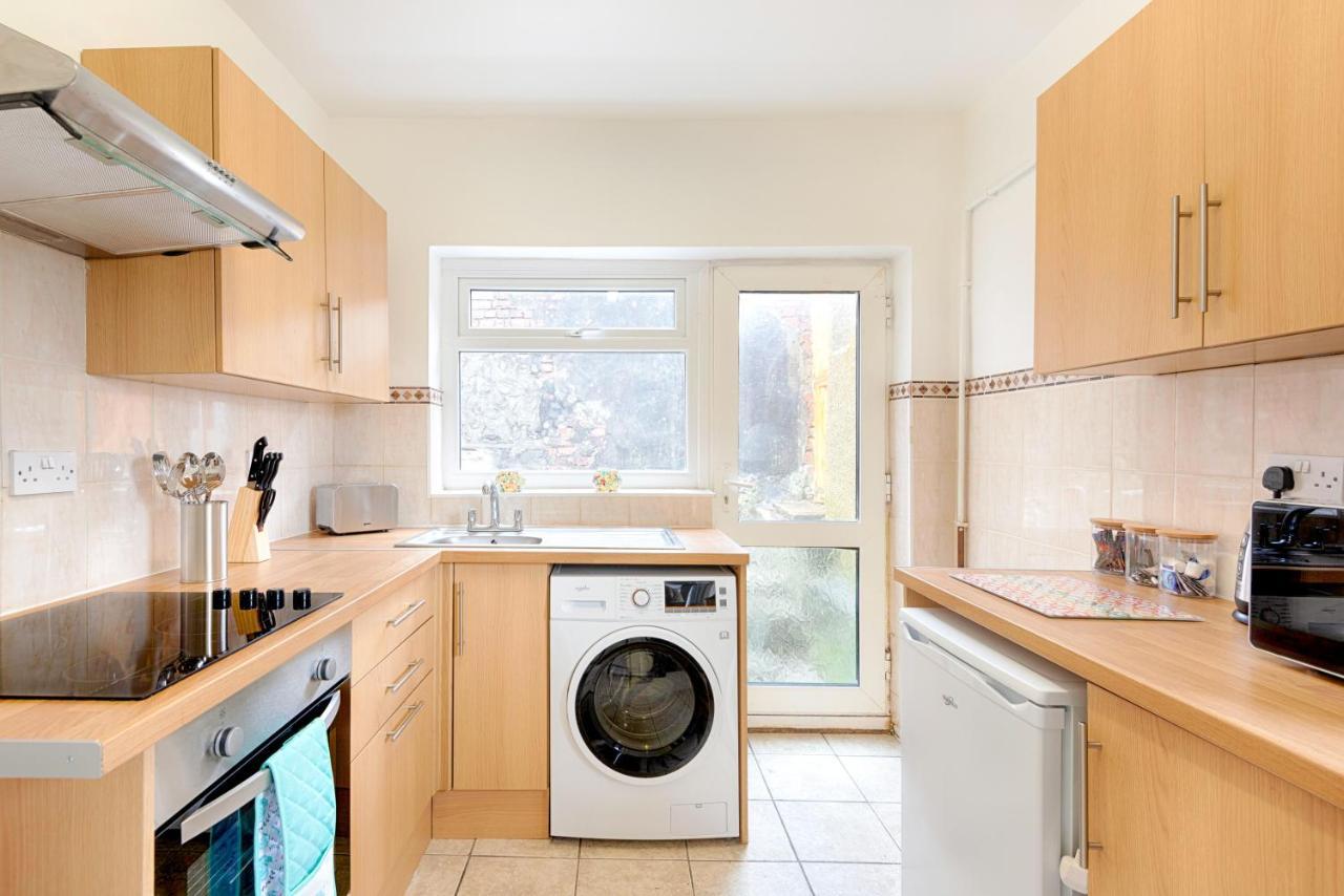 Parking, Smart Tv'S In All Rooms, Central Location Swansea Eksteriør billede