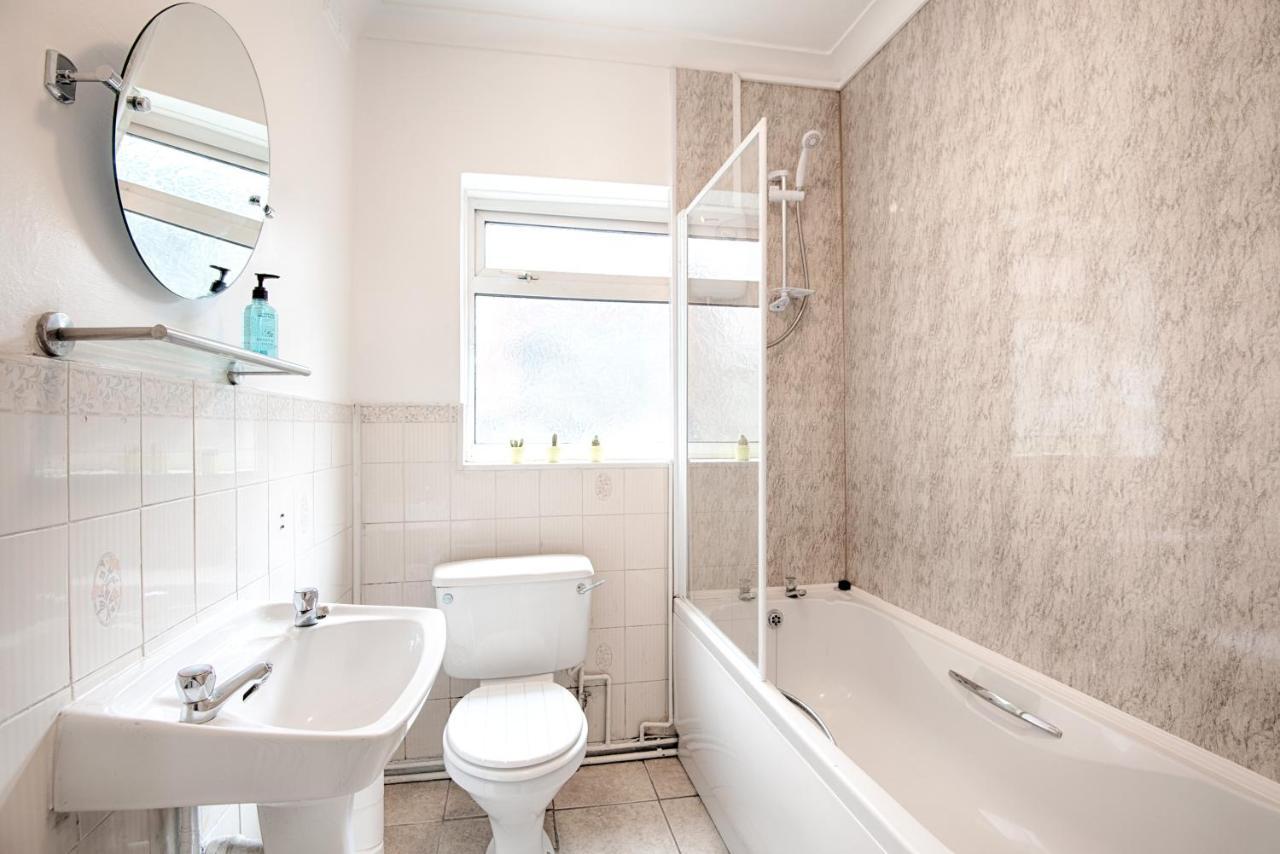 Parking, Smart Tv'S In All Rooms, Central Location Swansea Eksteriør billede