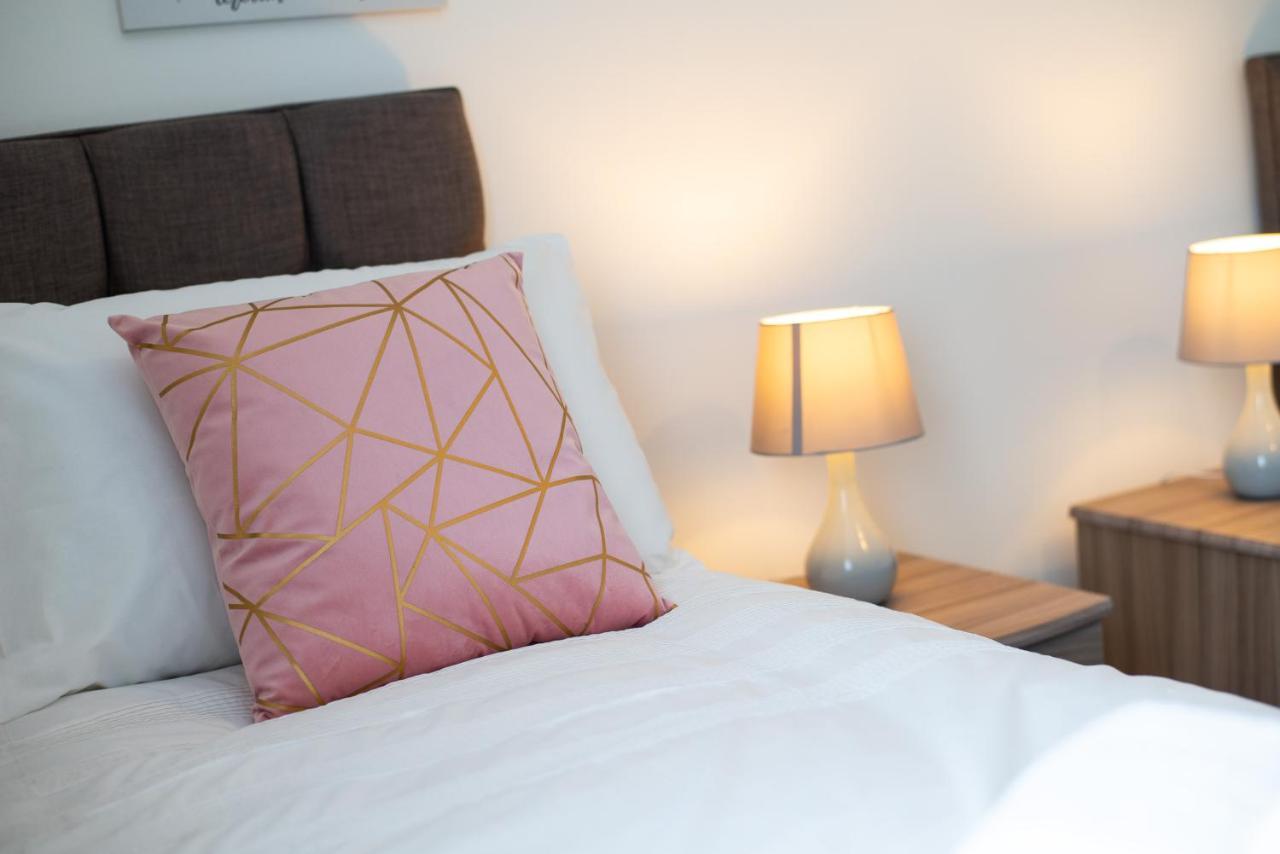 Parking, Smart Tv'S In All Rooms, Central Location Swansea Eksteriør billede