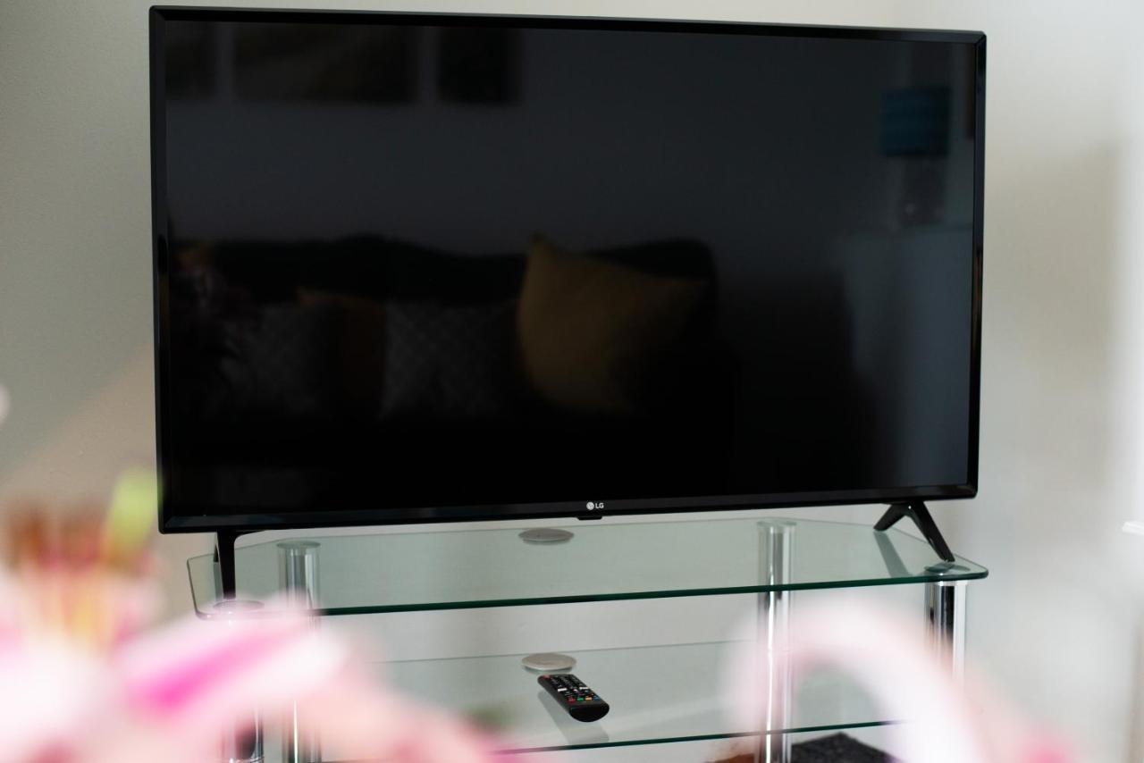 Parking, Smart Tv'S In All Rooms, Central Location Swansea Eksteriør billede